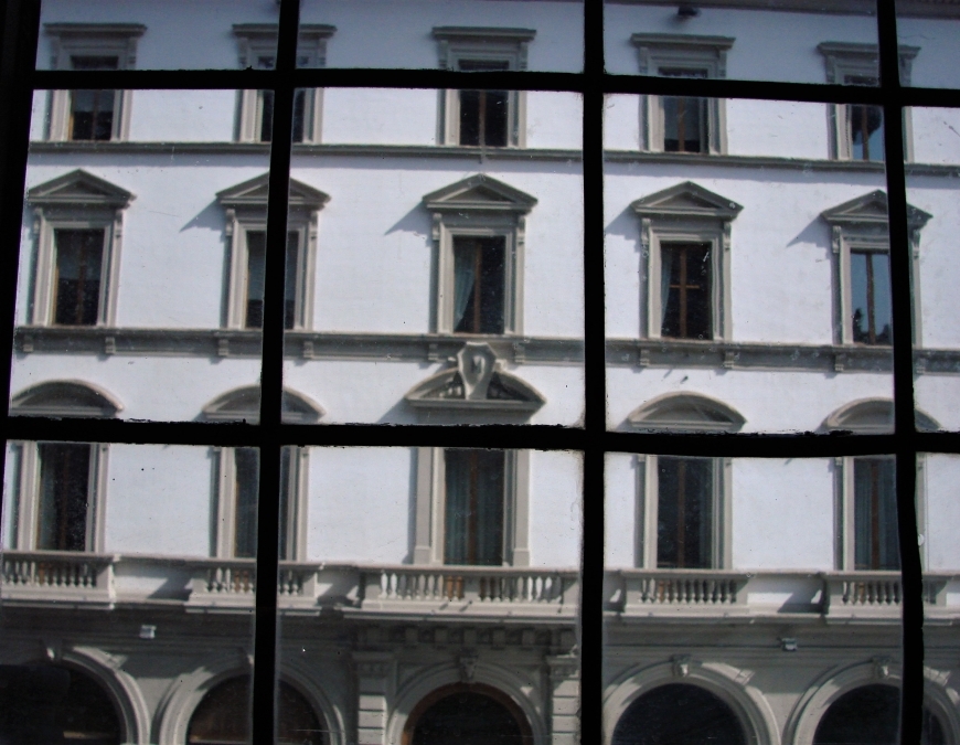 palazzo strozzi windows pediments lintel florence firenze